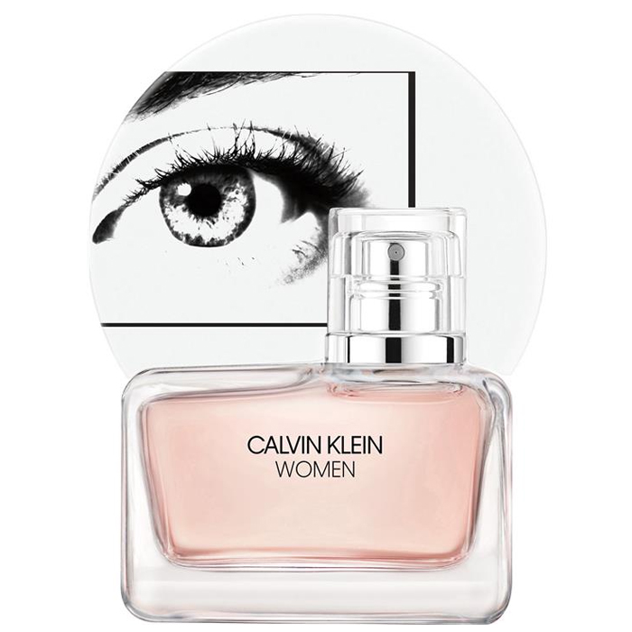 Women spray Eau de Parfum